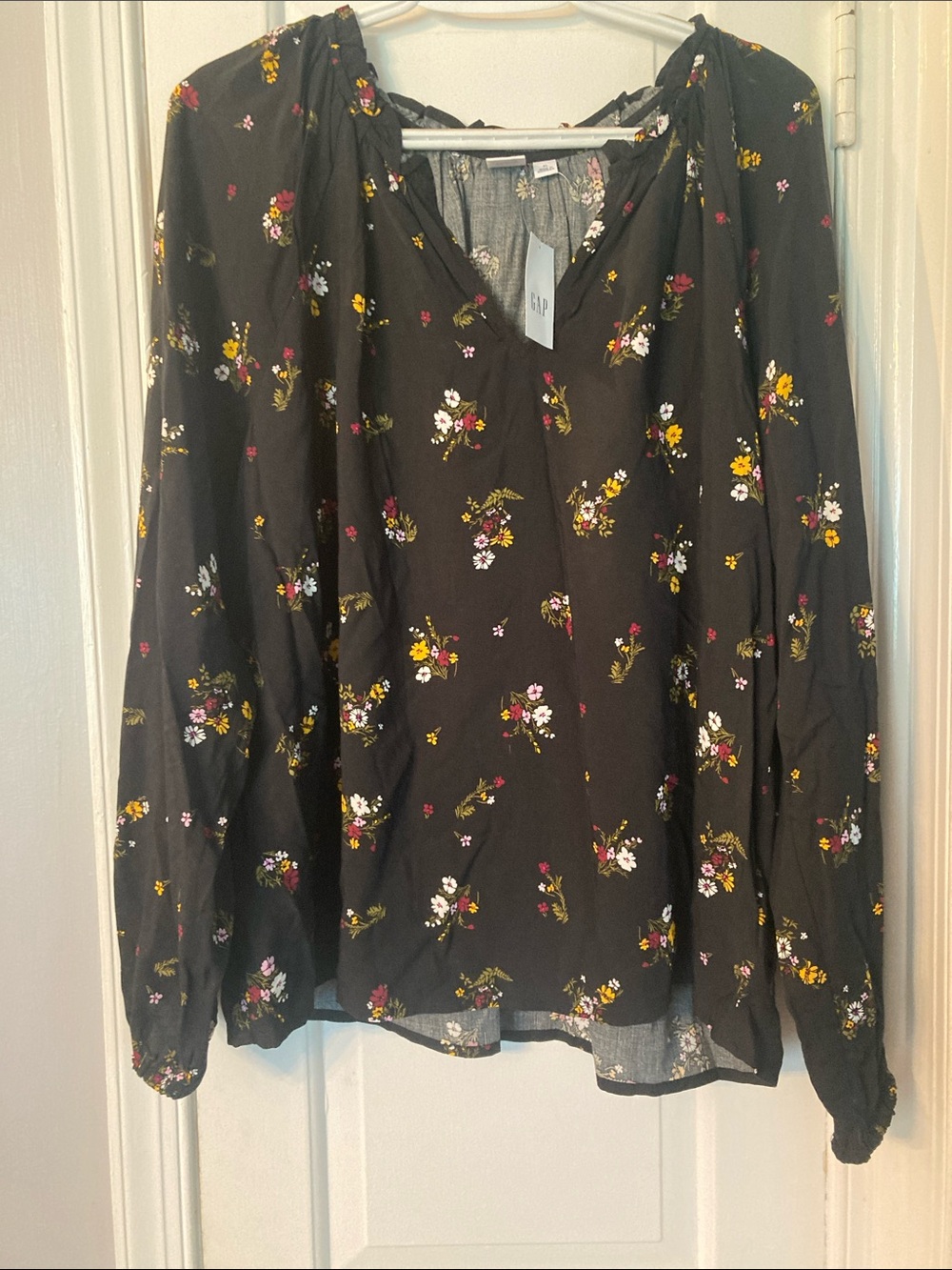GAP Black Floral V-Neck Long-Sleeve Blouse XL